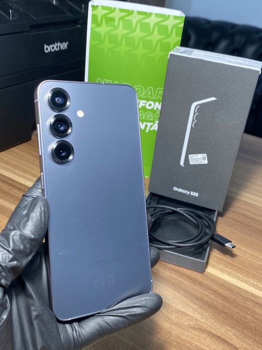 Samsung Galaxy s25 • 128 GB • Silver Shadow