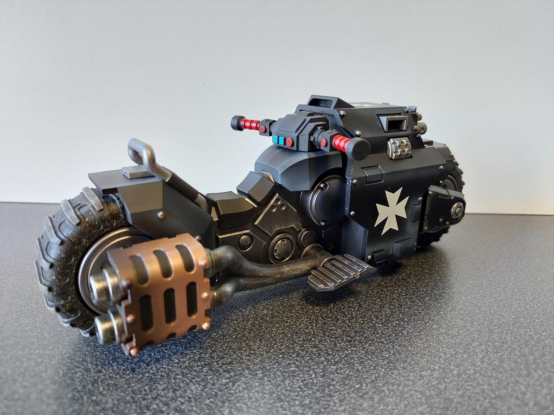 Warhammer 40K - Black Templars Outrider Bike - 1/18 - JoyToy