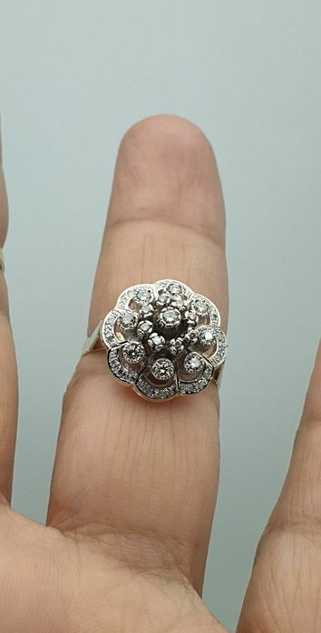 Московский бриллиантовый Кольцо 585пробы 19размер 6.23грам
По вопросу