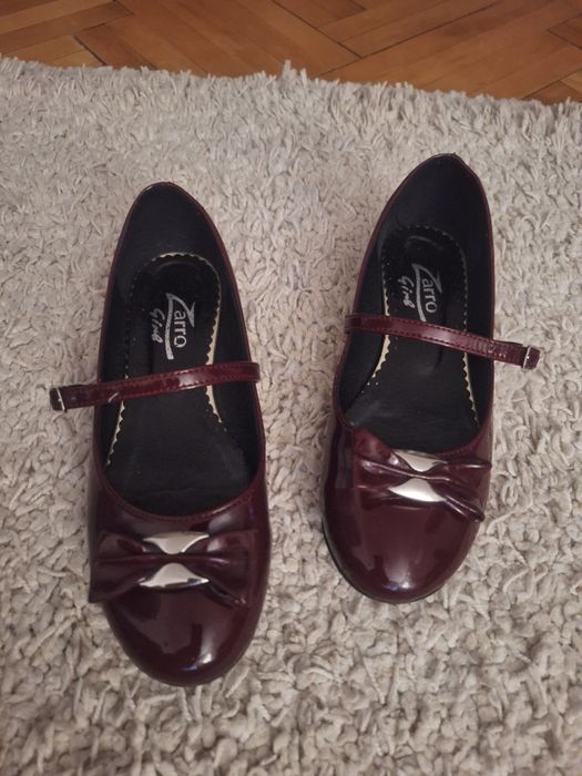 Pantofi de lac visinii