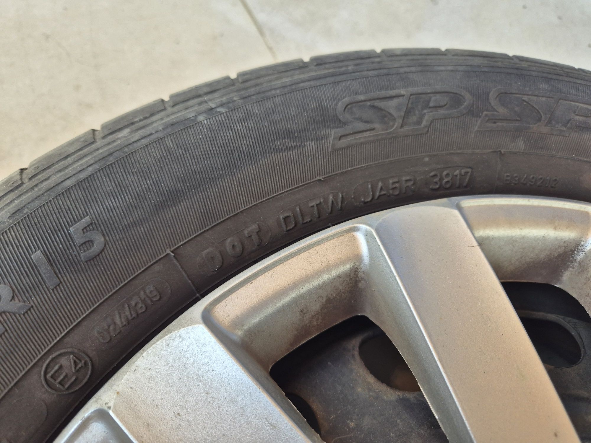 4 anvelope vara 175 65 R15 + Jante tabla + senzori presiune Toyota