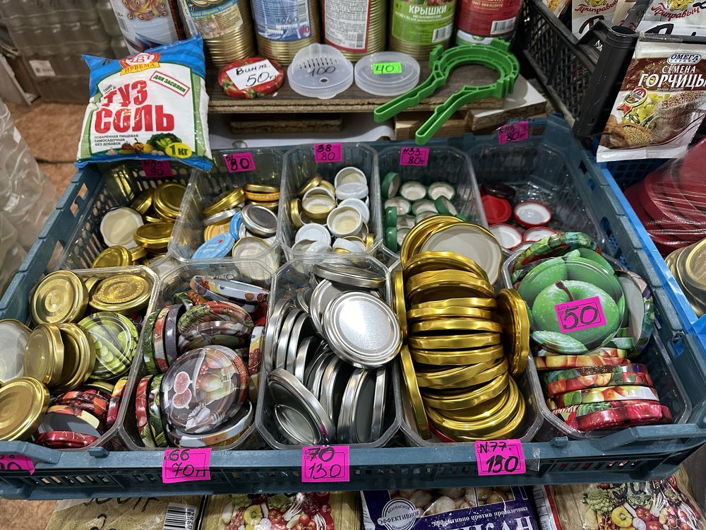 В продаже имеется разные крышки