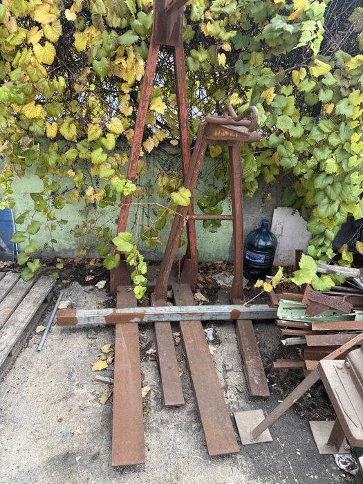 Два броя палетни вилици за кран мотокар