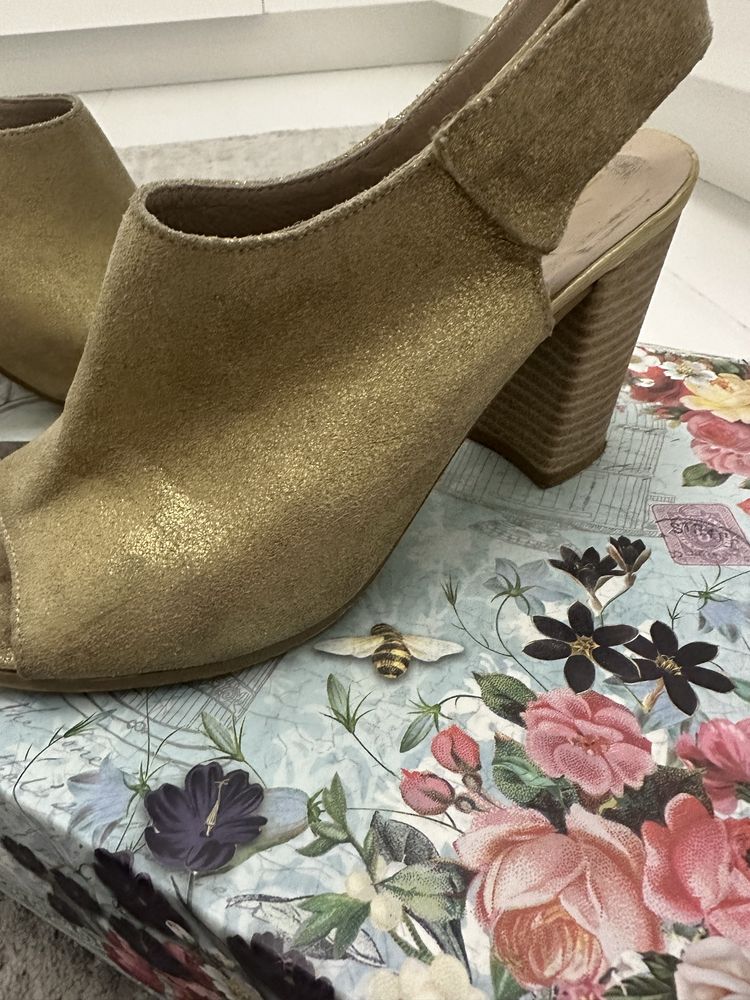 Sandale din piele marimea 38