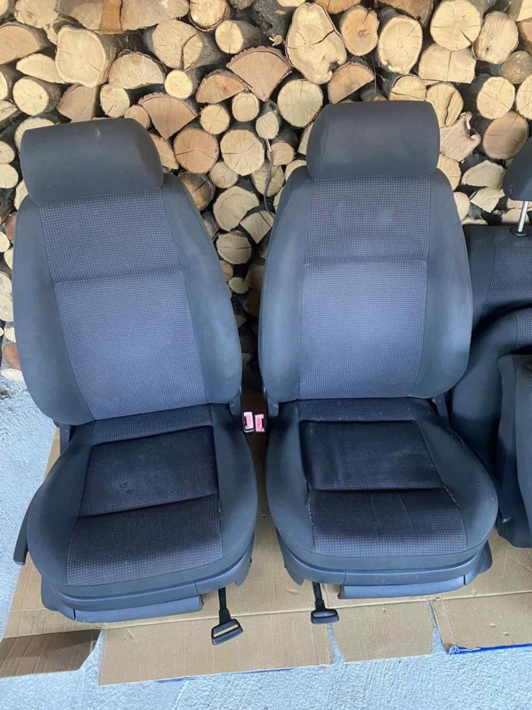 Седалки салон за VW 2004