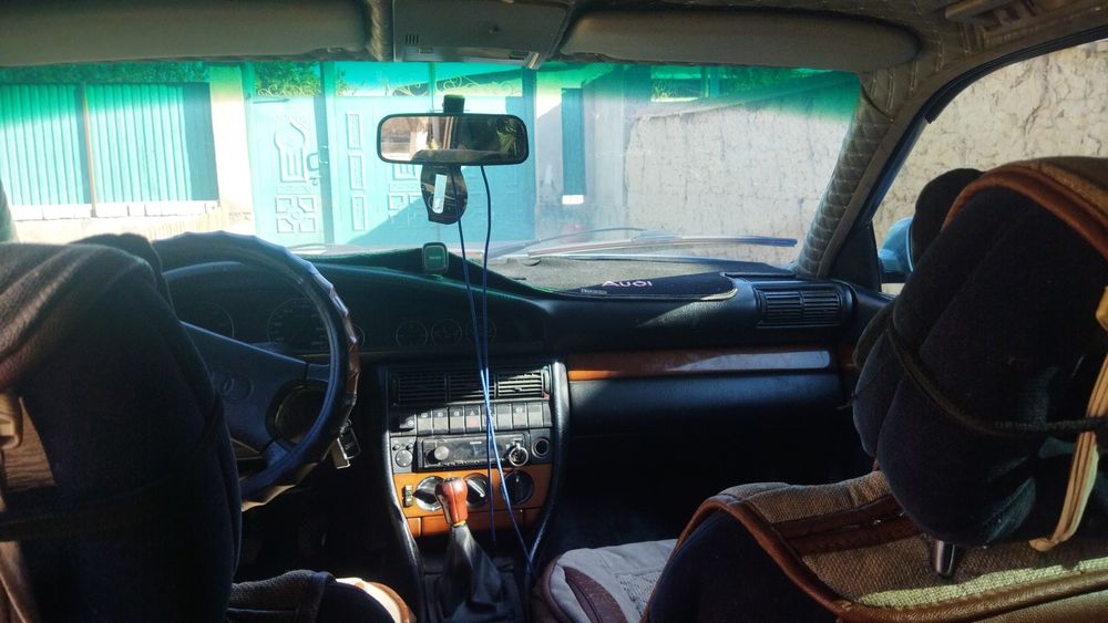 Машина Ауди с4 2.8