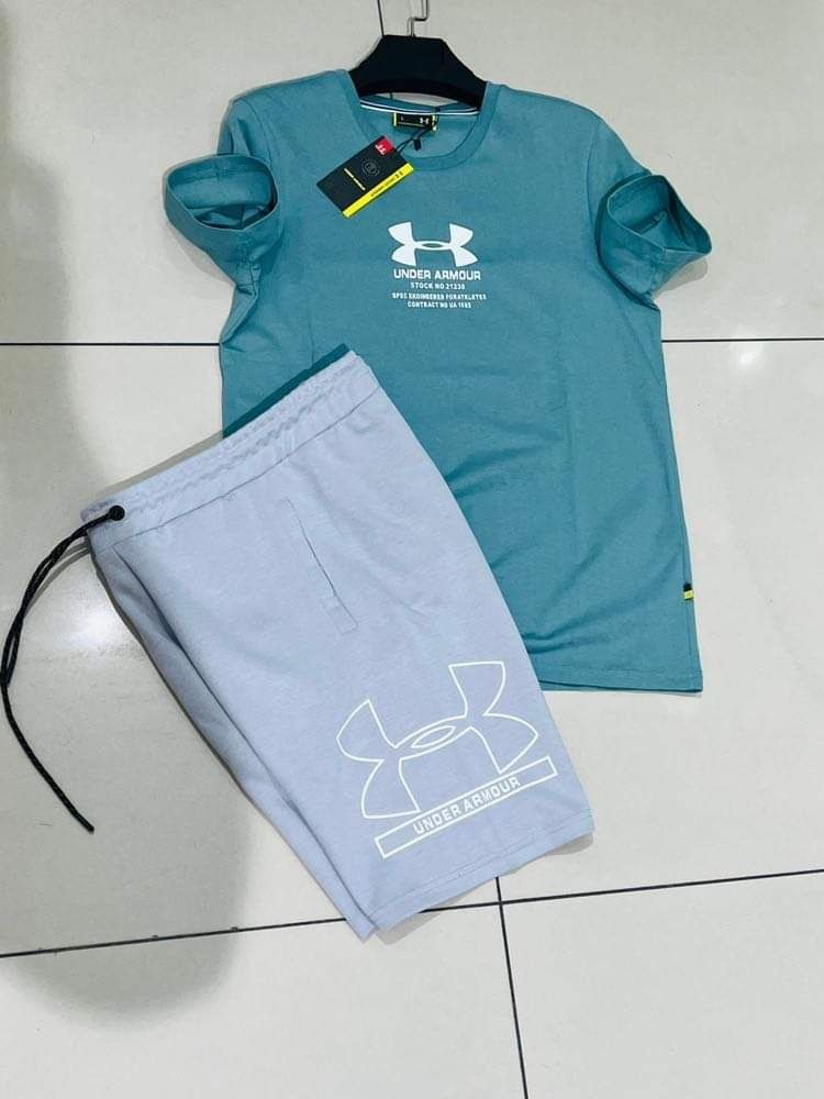 Къси екипи Under Armour.