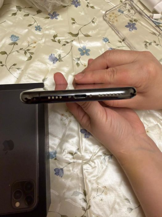 Продам айфон 11 про мах