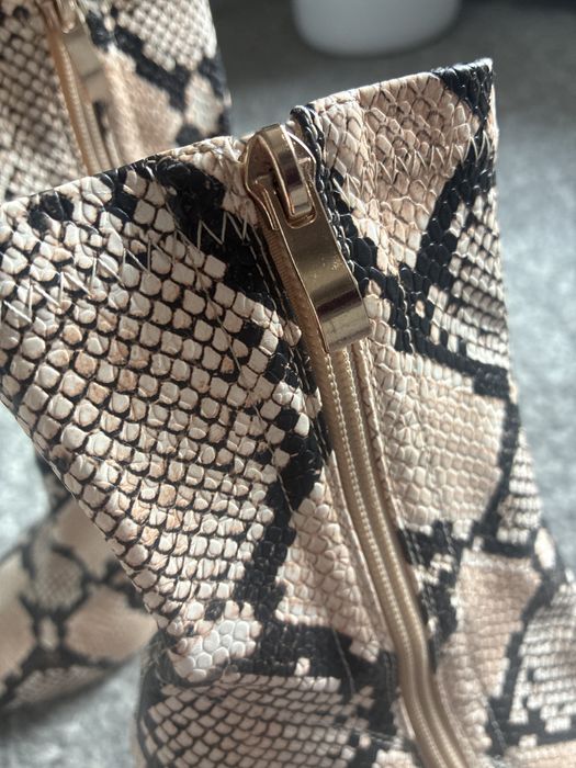 Боти в змийски принт