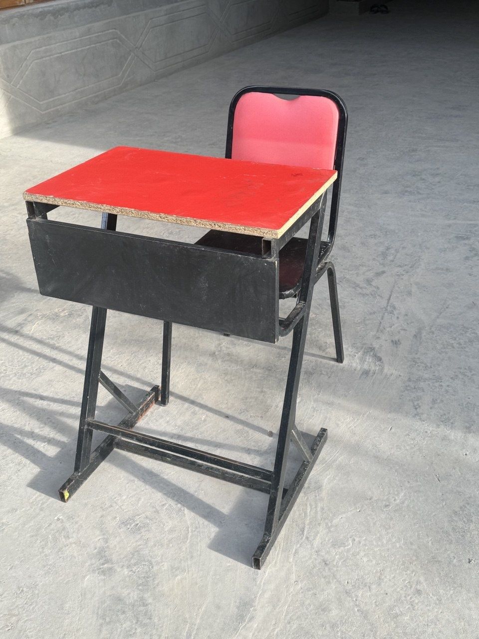Stol va stul komplekti uquvchilar uchun