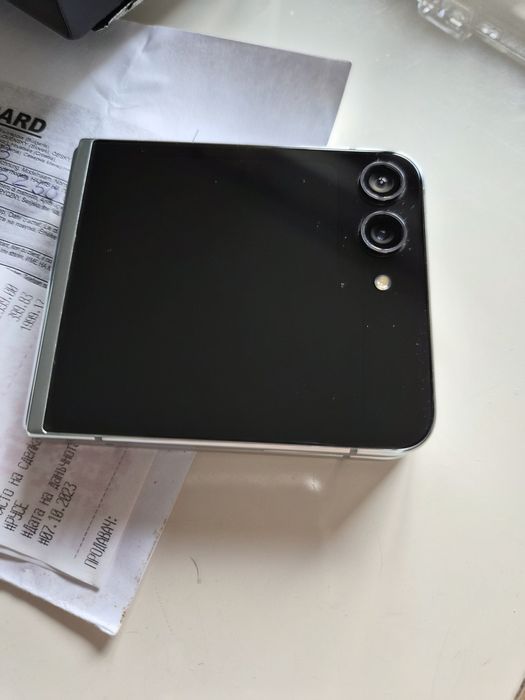 Samsung Zflip 5 -512GB Mint