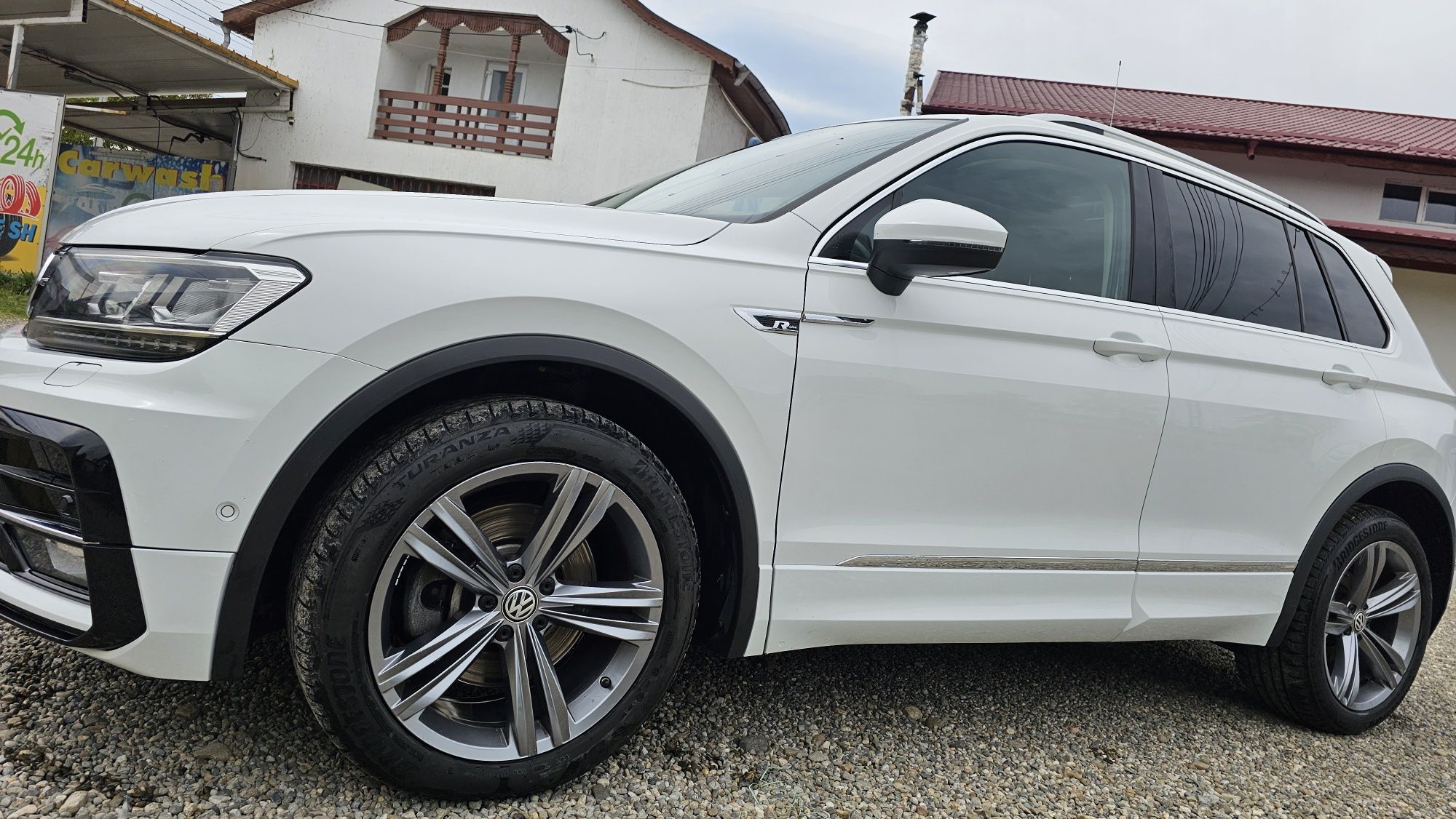 Vând Volkswagen Tiguan R line