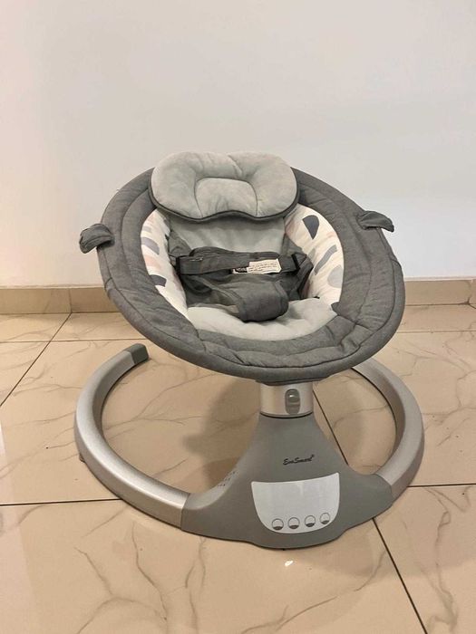 Balansoar electric pentru bebeluși – Stare excelentă, nou