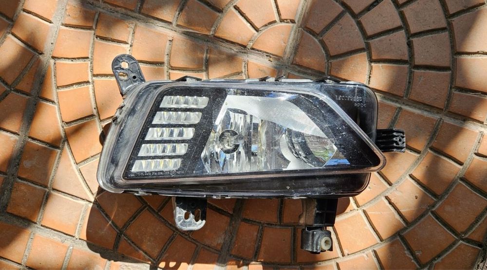 Десен халоген с дневни LED светлини VW Polo 2G