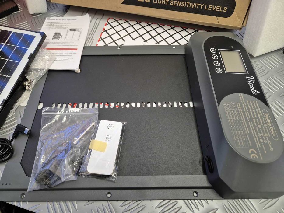 Интелигентната, соларна, автоматична врата за кокошарник