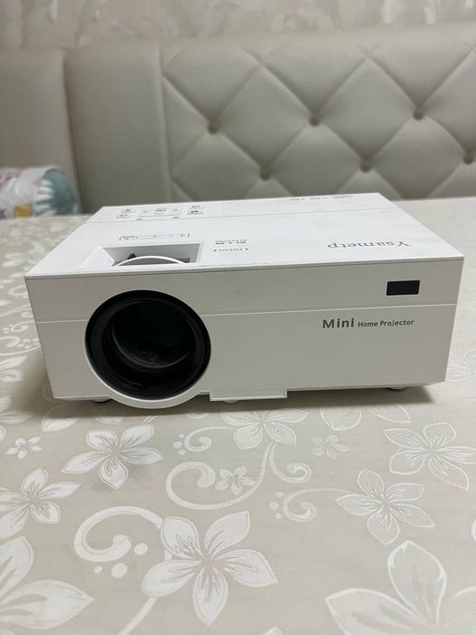 Мини проектор  .