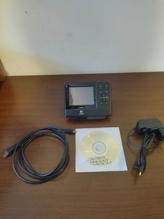 Продавам универсално дистанционно Logitech Harmony 1100