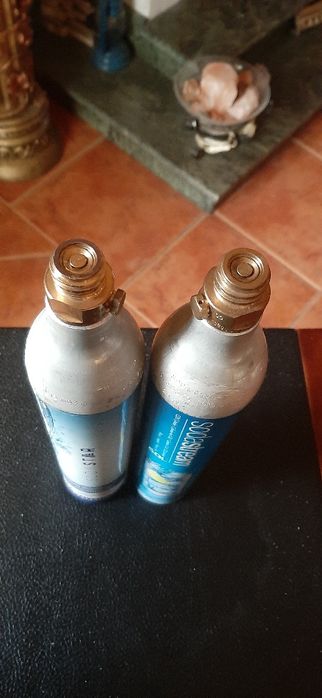 Tub si aparat sodastream incarcat