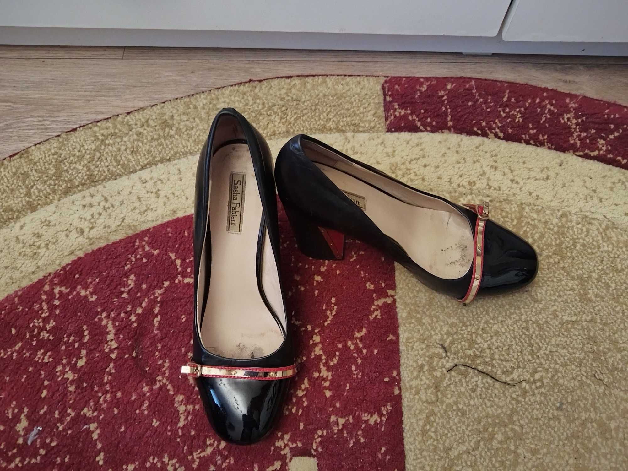 Продам обувь  в отличном состоянии одевали один раз