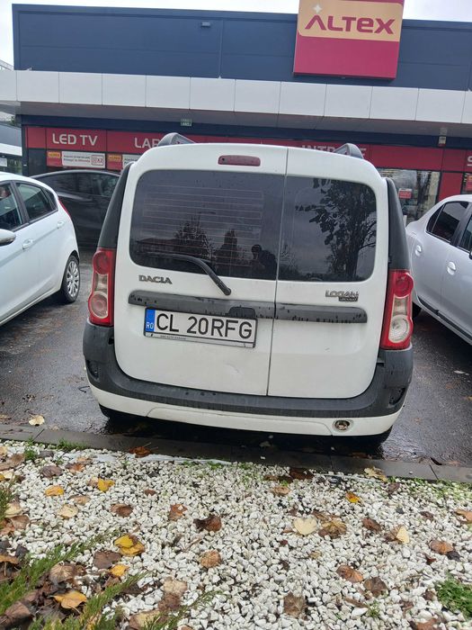 Vând Logan MCV in 7 locuri