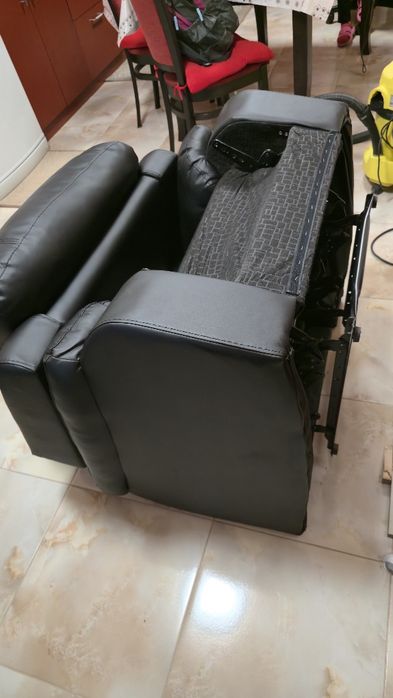 Продавам  2 броя фотьойли в отлично състояние без никакви забележки.