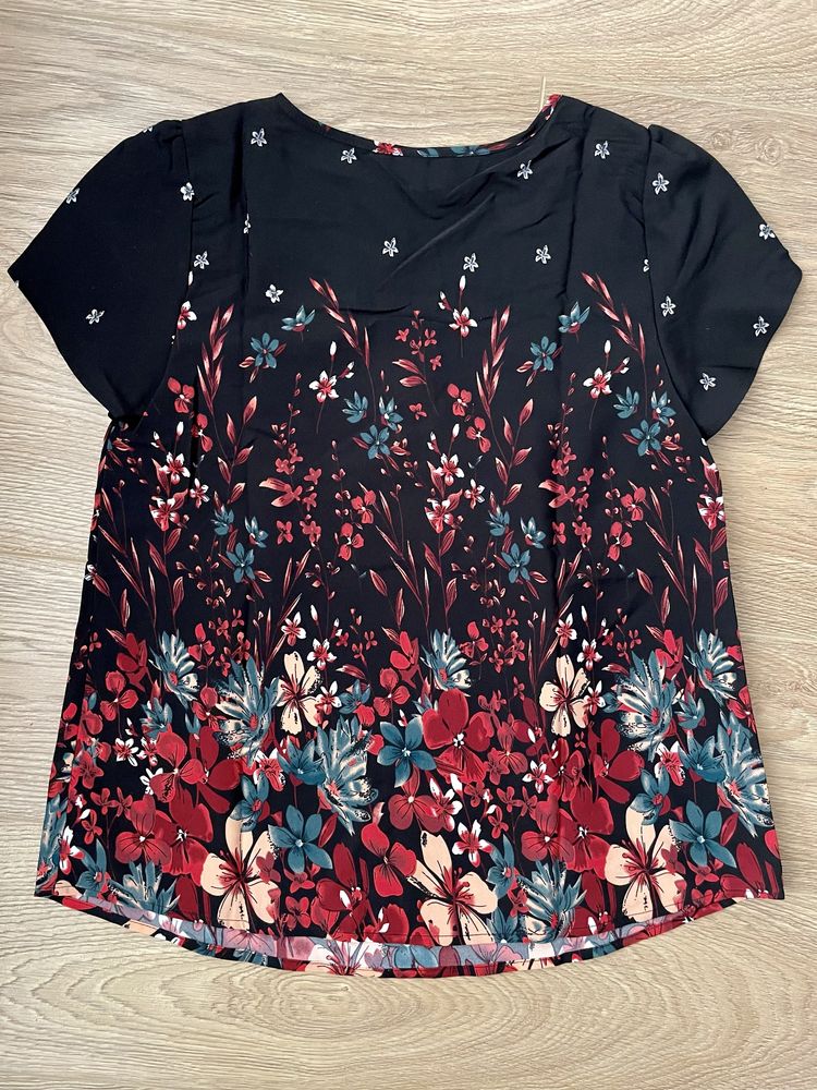 Bluza noua cu imprimeu floral marime S