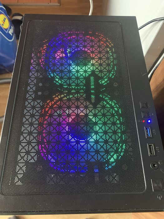 Unitate Gaming Procesor AMD Ryzen 5 2600 12core 4ghz 16 gb ddr4 RX 580