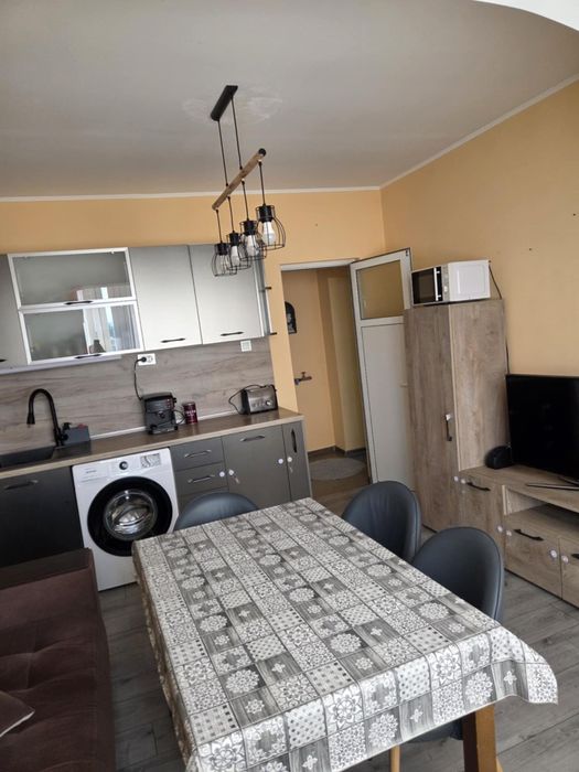 Дава се под наем Тристаен апартамент в Пазарджик, Руски - 70 кв.м за 331.5 € - Снимка #2