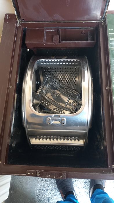 Продавам автоматична пералня.