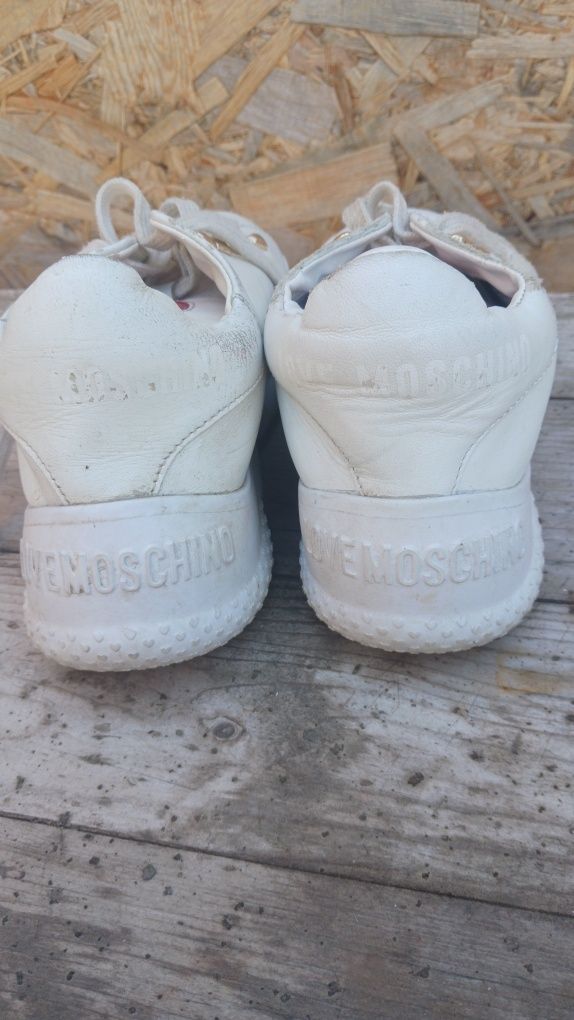 Adidasi Incaltaminte dama femei vând 4 perechi de sneakers brand