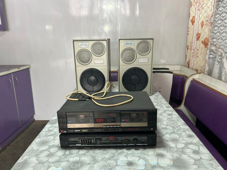 Продам магнитофон Вега с усилителем