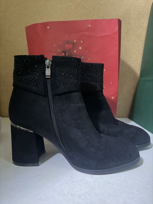 Продаю зимнюю обувь замшевую обувь