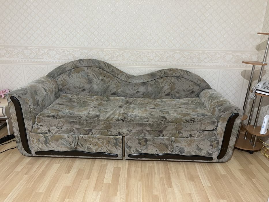 Продам диван для гостиной