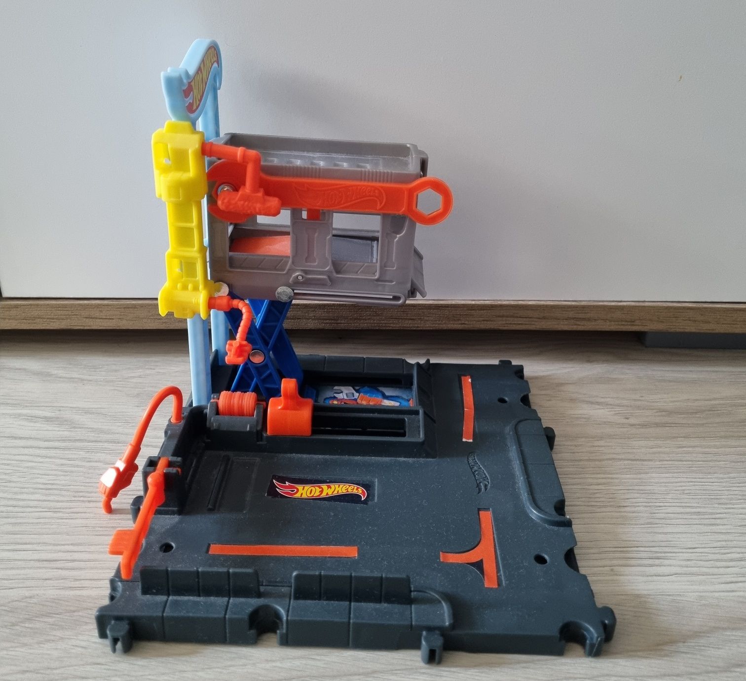 Hot Wheels Автомивка и Автосервиз (Употребявани)