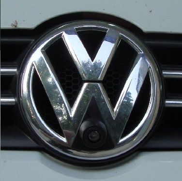Камера переднего вида для автомобилей 
Volkswagen, монтируемая в знач