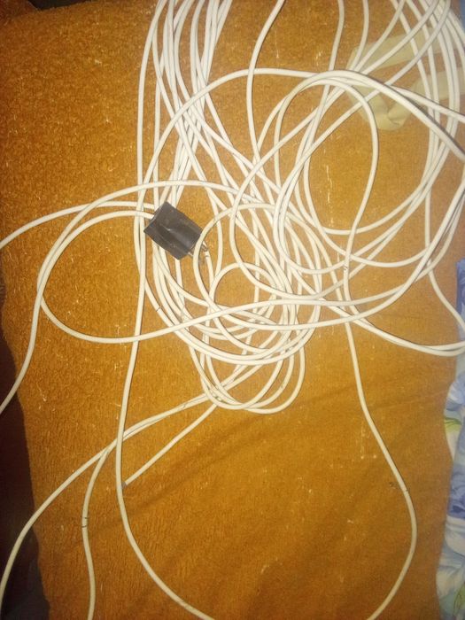 Кабел за разклонител,удължител или осветление.