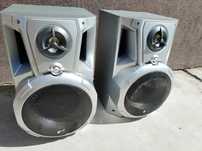 O pereche boxe LG de 25W pe 6 ohmi