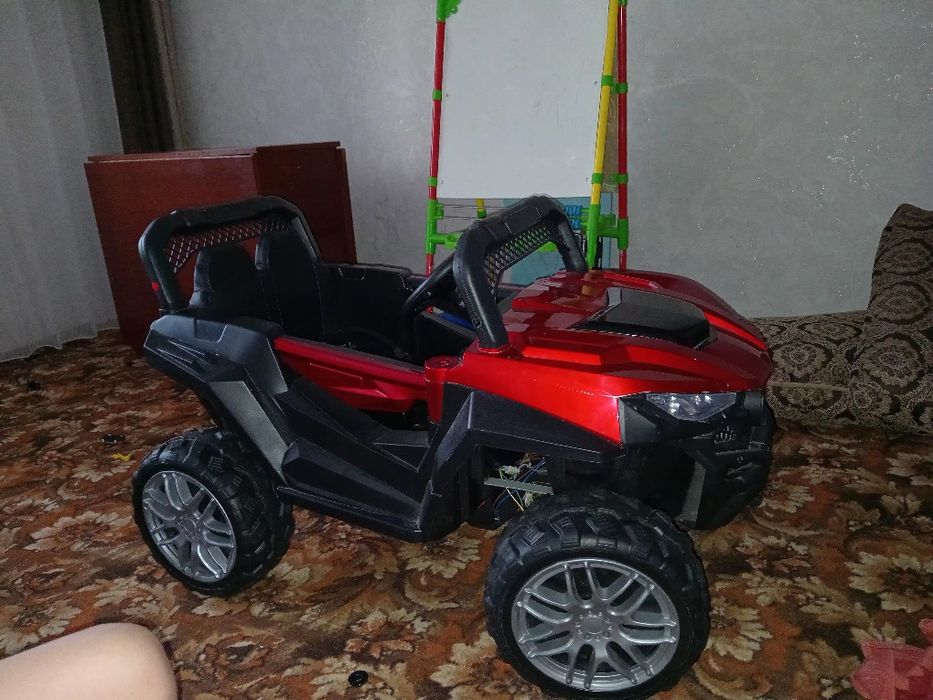 Детская электромобиль (машина)