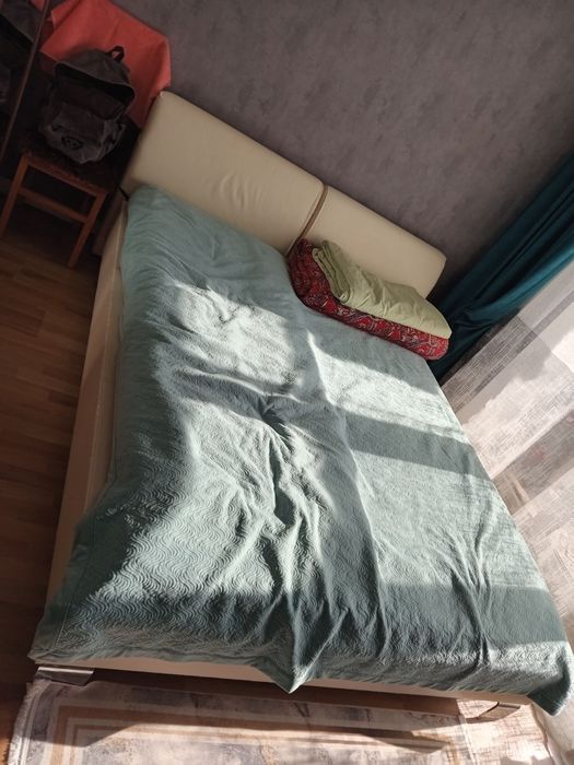 Двуспальная кровать