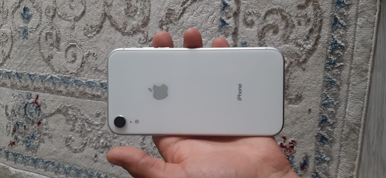 iPhone XR на 64 г памяти