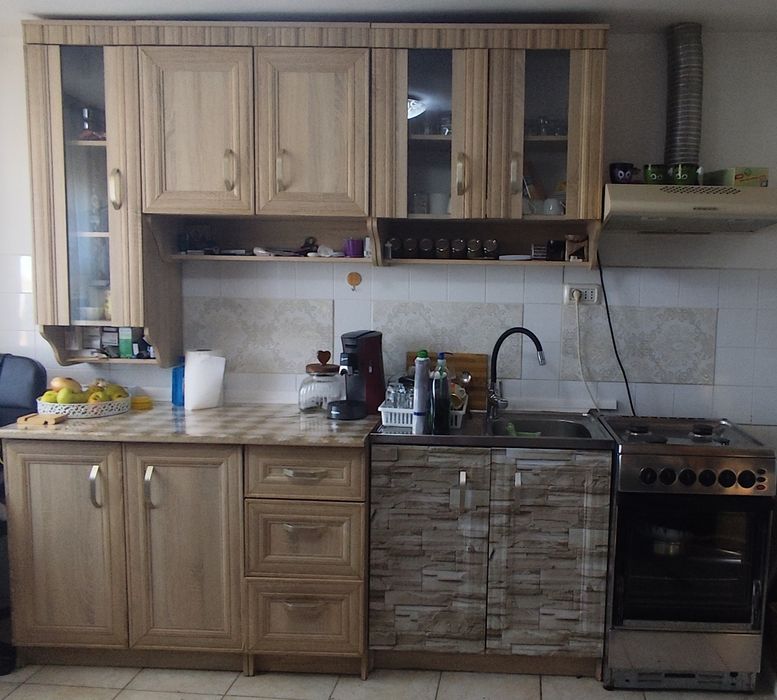 Mobila bucătărie + hota ,aragaz și aparat de cafea