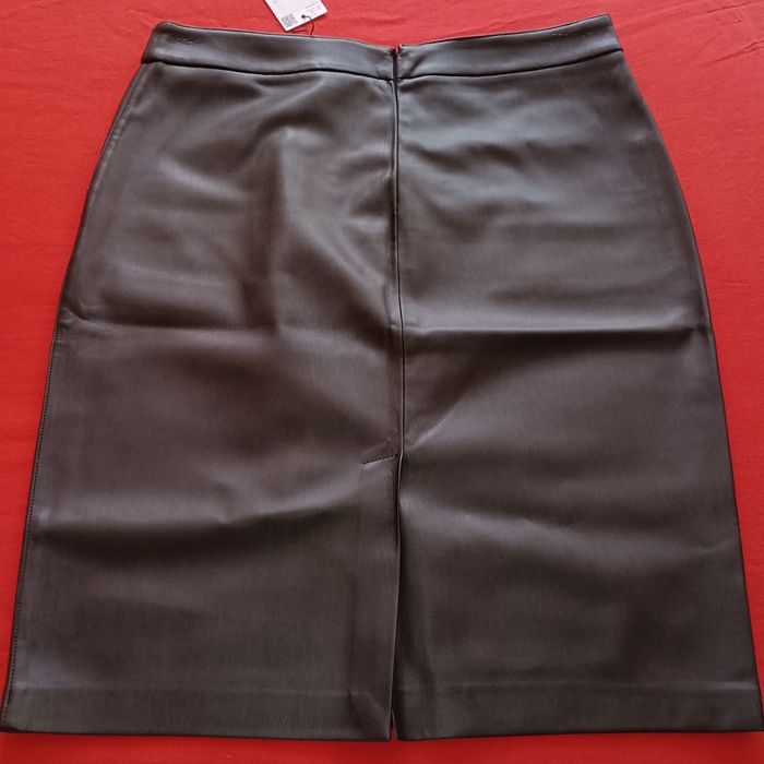 Пола на MANGO от изкуствена кожа с висока талия в Midi design.