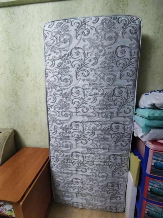 Матрас б/у, в хорошем состоянии.