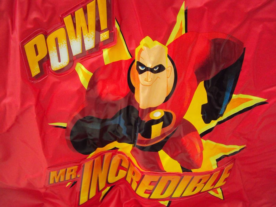 Детски дъждобран „Феноменалните“ Disney ( The Incredibles)  116 см.