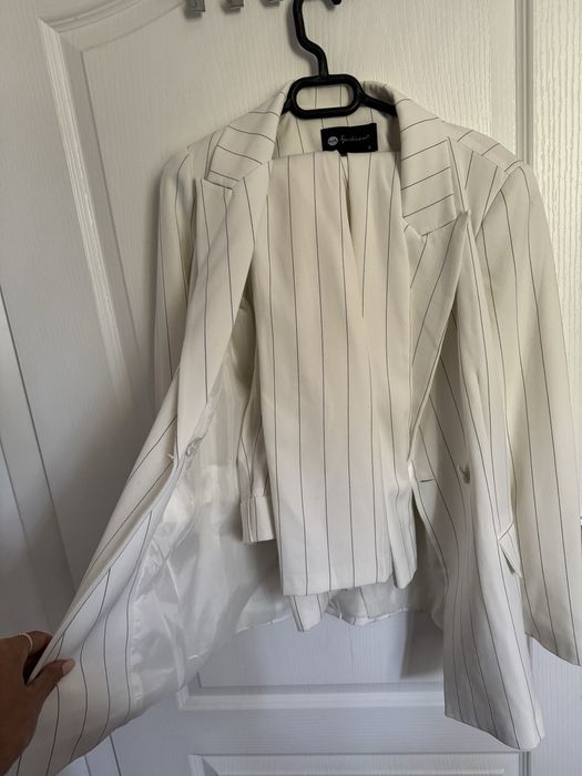 Бял костюм отлично състояние