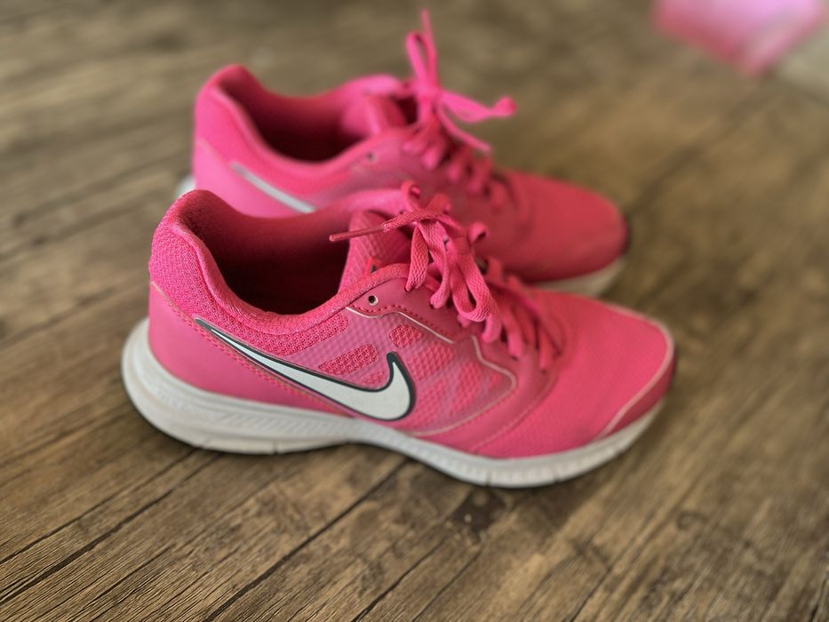 Маратонки Nike 37.5