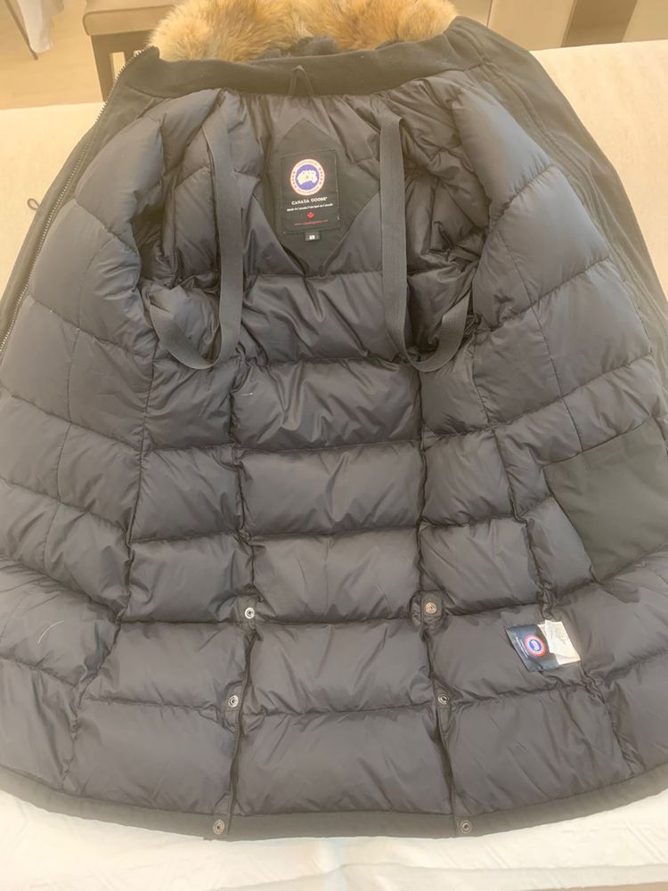 Продам зимнюю женскую куртку - Канада Гус