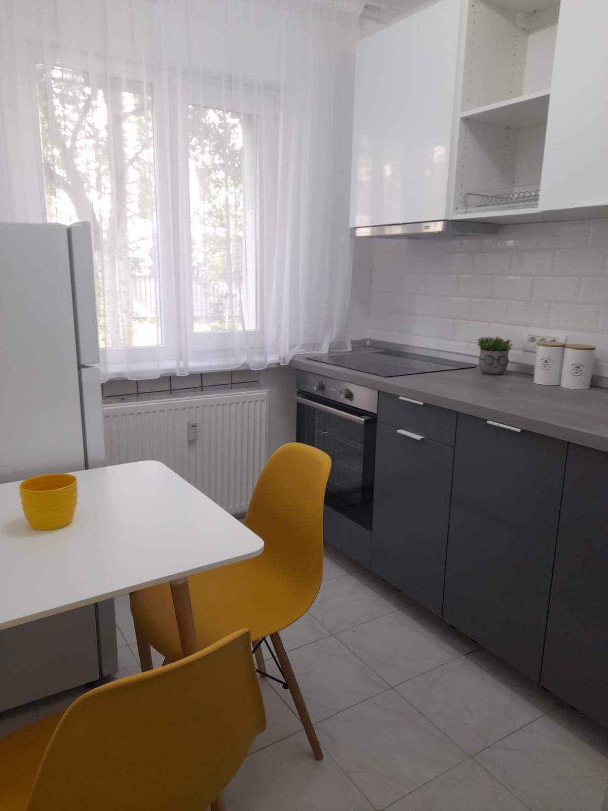 Închiriez apartament cu o camera în regim hotelier