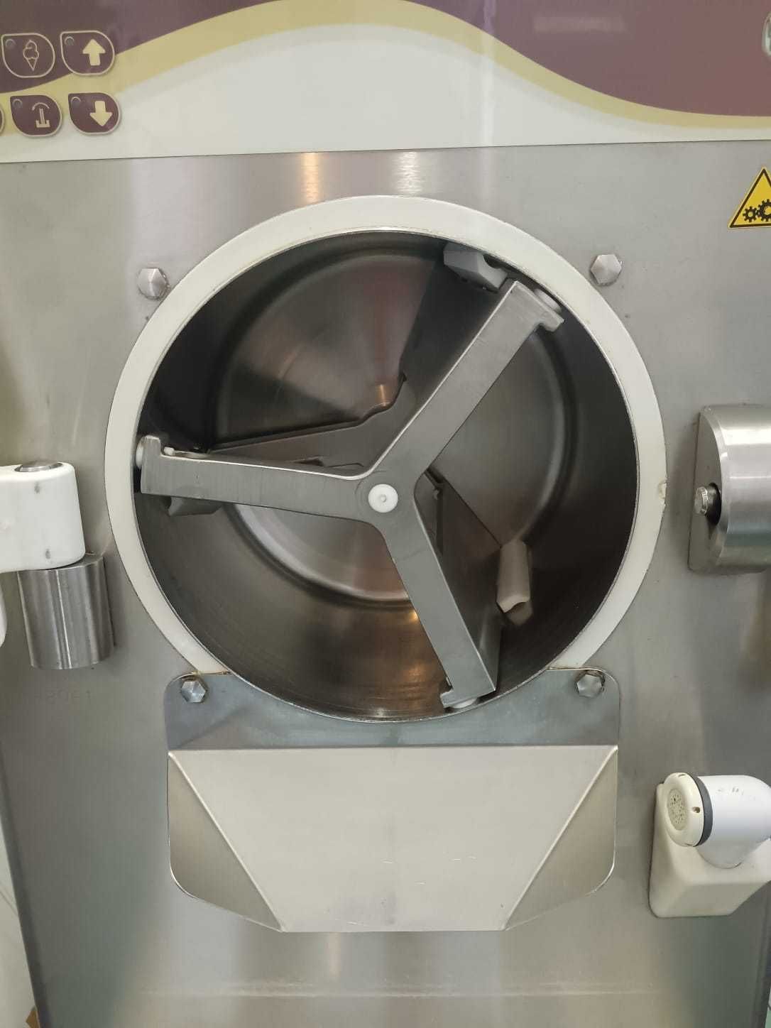 echipament gelaterie, masina+ pasteurizator + vitrina inghetata tonda
