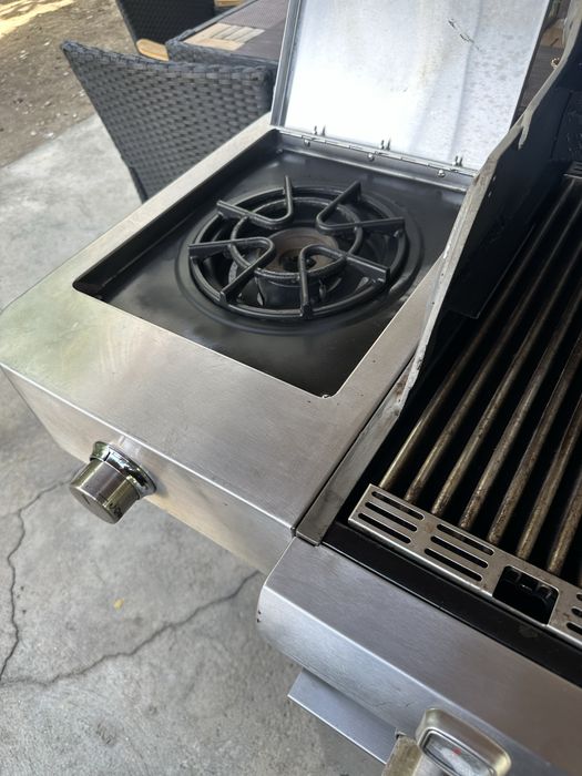 Газово барбекю Char Broil Titan
